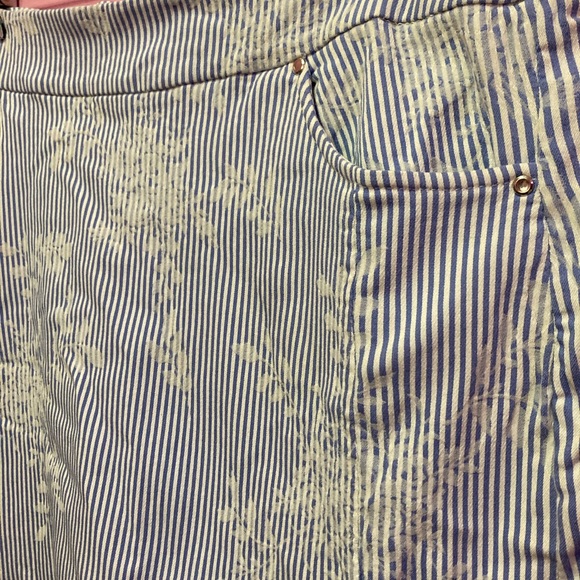 🥰 Tribal Size 14 Blue Pin Stripe Floral Skorts 🌸 - Picture 2 of 9
